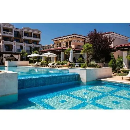 Green Life Beach Resort- апартамент фемили * Созопол