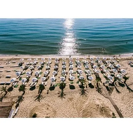 Апартамент Green Life Beach Resort- апартамент фемили *