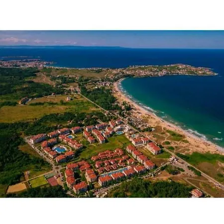 Апартамент Green Life Beach Resort- апартамент фемили