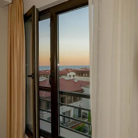 Green Life Beach Resort- апартамент фемили Апартамент *