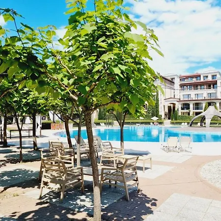 Апартамент Green Life Beach Resort- апартамент фемили