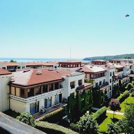 Апартамент Green Life Beach Resort- апартамент фемили