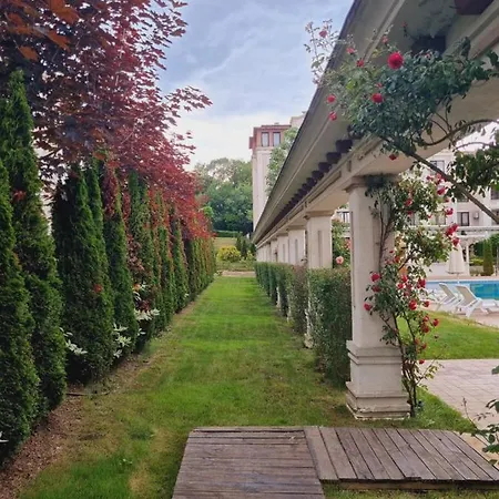 Апартамент Green Life Beach Resort- апартамент фемили