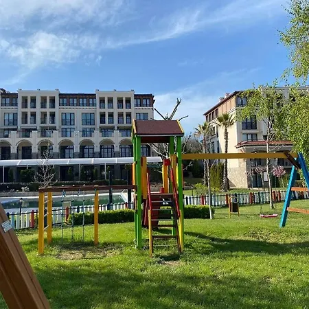 Green Life Beach Resort- апартамент фемили